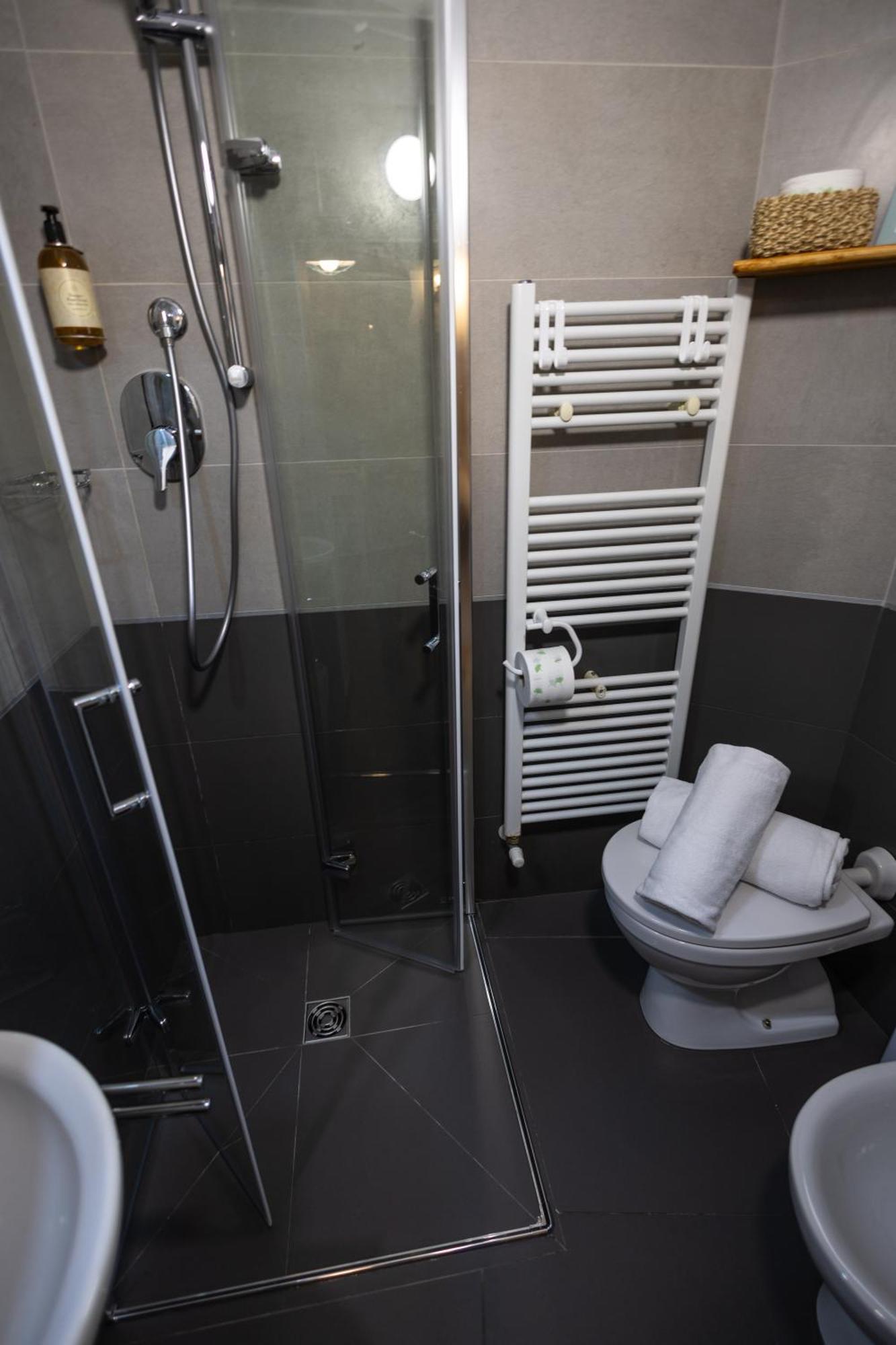 La Pomposa Del Teatro Hotell Modena Exteriör bild